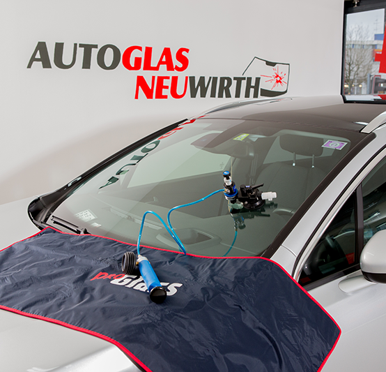 Steinschlagreparatur bei Autoglas Neuwirth in Wels Foto 1